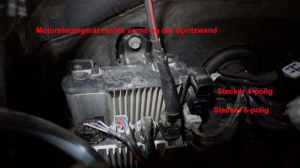 Schritt 3: Kabelbstecker Motorsteuergerät rechts im Motorraum