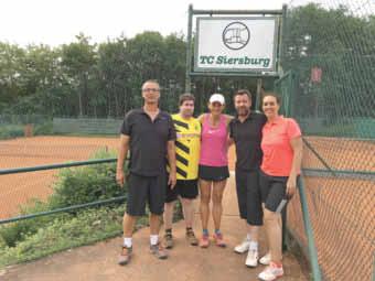 Wallerfangen - 28 - Ausgabe 24/2016 Hobbyrunde Unsere Hobbymannschaft hatte am Freitag, 10. Juni 2016, ihr erstes Spiel in Siersburg.