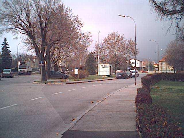 Eisenstadt Die Station in Eisenstadt steht in der Laschoberstrasse, verkehrsnahe bei der stark befahrenen Kreuzung Neusiedlerstraße/Rusterstraße Seehöhe: