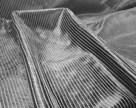 Multiaxiale Carbongelege Carbongelege sind nichtgewebte textile Flächengebilde, deren Fasern endlos und parallel nebeneinander liegen und durch einen Nähfaden oder eine Thermofixierung in ihrer Lage