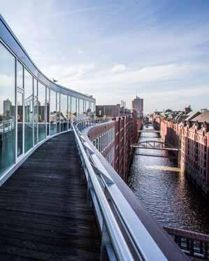 Speicherstadt & HafenCity Elbphilharmonie Im Januar 2017 eröffnet, birgt der riesige Glasbau zwei Konzertsäle