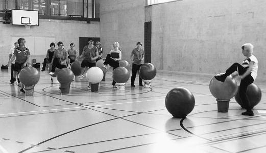 Spannende Themen für abwechslungsreiche Turnstunden 50+ Faszien trainieren, Reha-Gymnastik auf dem Hocker, Drums Alive, Winterfit: «Gang doch au i dim Dorf go turne und mach mit!».