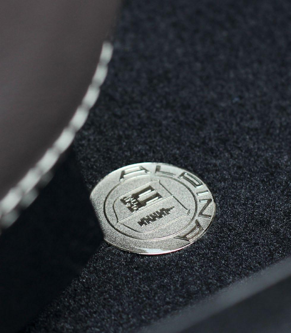 ALPINA FUSSMATTEN (bis 06/12) Velour, anthrazit mit silbernem ALPINA Emblem F01 Kurzversion Bestell-Nr. 51 43 827 F01 Kurzver. Allrad Bestell-Nr. 51 43 836 F02 Langversion Bestell-Nr.