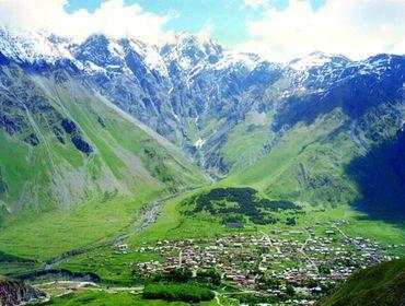 F/M/A 3 Übernachtungen in Kasbegi im Hotel. 5. Tag: Wanderung von Kasbegi zur Gergeti Kirche Vormittags von Kasbegi eine schöne Wanderung zu der auf 2.