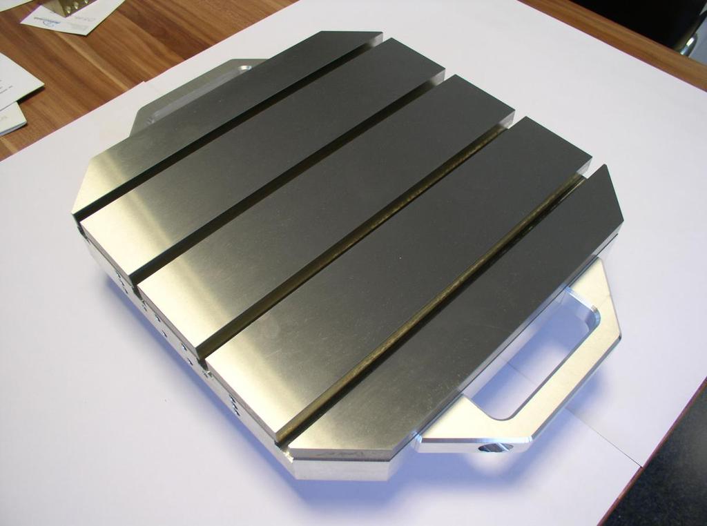 T- Nuten Palette Ausführung mit gehärteter Stahlplatte NEU Technische Angaben Palette ALU Palette mit Stahlplatte gehärtet und T-Nuten geschliffen Maße: 321 x 321 x 50 mm Inkl.