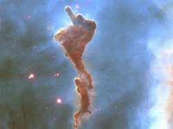 Molekülwolken Molekülwolke, bestehend aus dichtem Gas und Staub. Abgebrochen vom Carina Nebel. Ausdehnung ca 2 Lichtjahre. Molekularer Wasserstoff H 2, CO, CS, HCN, (Beimischungen 0.