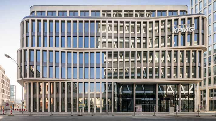 BERLIN PROJEKT- UND QUARTIERSENTWICKLUNG PROPERTY AND URBAN DISTRICT DEVELOPMENT EUROPACITY BÜROGEBÄUDE AM KUNSTCAMPUS Das von Kleihues+Kleihues (Berlin) entworfene Gebäude liegt direkt an der