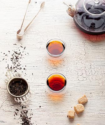 Experten für die Teezubereitung Experten für die Teezubereitung aa L osen Tee bereiten Sie am besten in einem Sieb zu, das möglichst groß sein sollte.