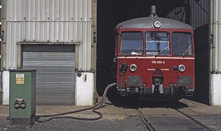 Einleitung Innovativ, aber nicht grundsätzlich neu Bereits in der Vorkriegszeit setzten die deutschen Eisenbahnen Akkutriebwagen ein Weiterentwicklung in den 1950er Jahren durch die Deutsche