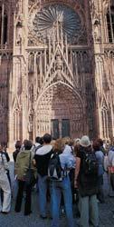 > ZU FUSS > FAHRRAD MIT EINEM AUDIOFÜHRER... Entdecken Sie Straßburg vom Münster bis zum Gerberviertel (Petite France), im eigenen Tempo und ganz ungezwungen, das ganze Jahr hindurch und zu jeder Zeit.