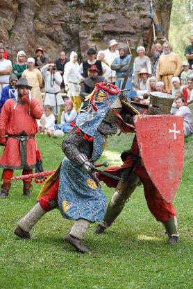 zu finden sind Ritterlicher Zweikampf mit Schild und Schwert Die Cumpagnia Chalaveina 1499
