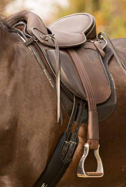 Artikel aus der Barefoot Serie Stretch&Breath sind für das Pferd besonders angenehm: Das verwendete hochelastische Material lässt die Pferdeatmung zu, der Bauch kann sich mit der Atmung wölben und