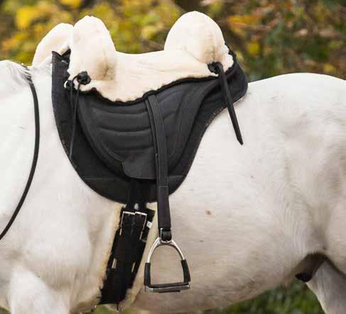 Durch das eingebaute VPS System schützt er den Pferderücken vor Druckspitzen und kann sich trotzdem optimal den Pferdebewegungen anpassen.
