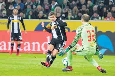Hazard mit einer guten Möglichkeit / Foto: Heiko van der Velden (HV) Borussia Mönchengladbach hat am Samstagabend sein Spiel gegen RB Leipzig knapp mit 1:0 verloren und es damit