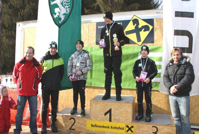 Die Goldene in der jüngsten Schülerklasse ging nach Murau, Christopher Schnedl (Mi) sicherte sich den Sieg vor Martin Lengauer (Eisenerz) und den Kobenzer Thomas Hackenberg (re.). Als Gratulanten Vizebgm.