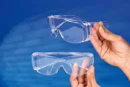 Farblose Bügel, auch ideal für Brillenträger, da sie über die meisten Brillen