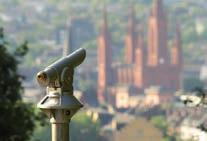 Die Landhäuser und Villen im Dambachtal, in der Rosselstraße und an der Schönen Aussicht zeigen eindrücklich die Entwicklung des Villenbaus von der nassauischen Zeit bis ins 20.