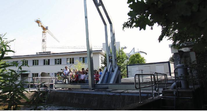 4. Wozu dient der Leitapparat? Er leitet das Wasser um das Kraftwerk herum ab. Er beeinflusst die Drehgeschwindigkeit der Turbine.