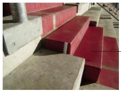 Treppen Sicherheit der Stufen: Steigung, Auftritt Kriterien für sicheres Benützen von Treppen: Gleichmäßigkeit der Stufen Maße der Stufen und die Schrittmaßregel (bedingt) Oberflächenbeschaffenheit