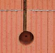 auszuführen, mit denen Breite und Tiefe genau eingehalten werden. Zum Schlitzen von Ziegelmauerwerk wird eine Mauernutfräse mit zwei parallel laufenden Trennscheiben verwendet.
