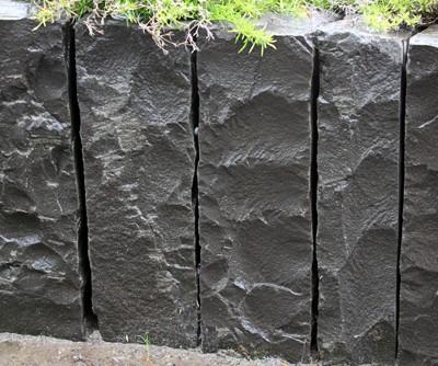 Granit-Palisaden, grau, gespalten, überspitzt 60/12/12 cm 15,00 / St.