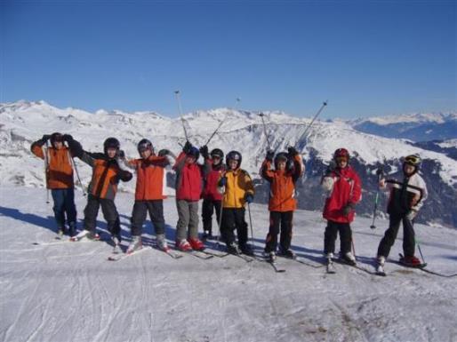 Schneesportinitiative Schweiz Schneesportplattform für die Schulen Verein im Januar 2014 gegründet Zentrale Aufgabe: Wieder mehr