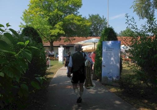 Abbildung 1: Papiervorrat 2: Toilettenpapier aus nachhaltiger Produktion beschaffen Pfarrbüro und Kindergarten beschaffen dieses Toilettenpapier und kein weiteres Toilettenpapier mehr aus 9.