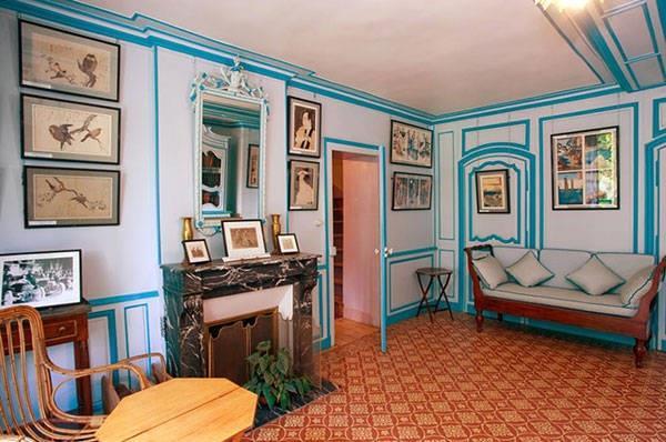 Der kleine blaue Salon im Haus von Claude Monet in Giverny mit Teilen seiner Sammlung Japanischer Grafik Fondation Monet, Giverny Claude Monet zählt zu den wichtigsten Sammlern japanischer Grafik in