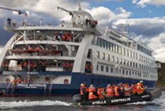 Nach einem freien Morgen öffnet die Stella Australis um 13:00 Uhr ihre Türen fürs Check-in, dieses muss bis um 17:00 Uhr in O'higgins 1385 dem Hafen "Puerto Prat" in Punta Arenas abgeschlossen sein.