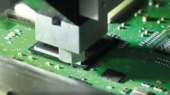 Flip Chip Underfill Underfills steigern die mechanische Stabilität zwischen dem Chip und der Leiterplatte und verteilen lokal auftretende Spannungen über eine größere Fläche, was die Lebensdauer