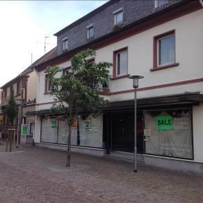 Einzelhandelskonzept Ramstein-Miesenbach 19 Ladenleerstände In der Verbandsgemeinde wurden 26 Ladenleerstände mit insgesamt rund 2.250 m² erfasst. Mit 1.