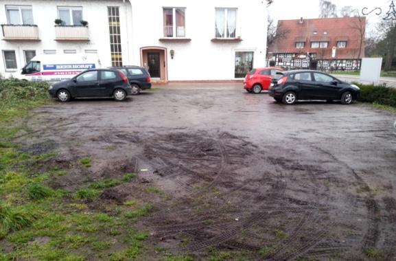 Dienstleistungsangeboten in der Innenstadt Unterbrechung der nahezu durchgängigen Bebauung Flächenpotenziale, jedoch als Parkplätze wichtig für Erreichbarkeit der Innenstadt 14: Parkplatz Steinstraße
