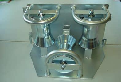 Kabeleckrolle mit Steckscharnieren (standard), verzinkt mit staub- und spritzwassergeschützten Kugellagern Traglast pro Rolle: 250 kg max.