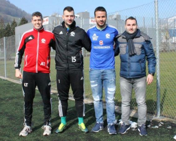 Die neu verpflichteten Spieler des FC Ibach: Samir Memedi (Zweiter von