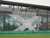 Mit dem TSV bei den Wölfen Die 16. Fahrt unserer Bundesliga-Stadiontour führte uns am 19.11.2016 in die Stadt des KdF-Wagens, wie die erst 1938 gegründete Stadt Wolfsburg bis zum Mai 1945 hieß.