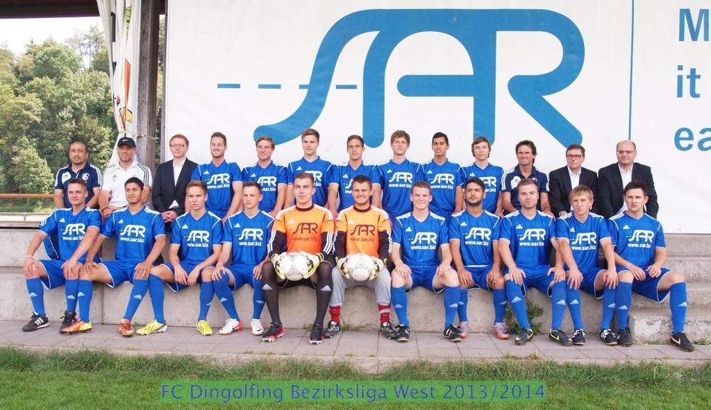 h.l.: Teammanager Atschi Yüce, Trainer Wolfgang Biermeier, Schatzmeister Matthias Bergander, Philipp Petschko, Manuel Wimmer, Manuel Schneil, Florian Büchner, Andreas Egelseder, Hasan Aytac, Tobias