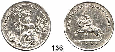 .. Kaum sichtbare, eingravierte 30 im Feld, fast vorzüglich 50,- 136 Silbermedaille 1763 (J. Kittel) auf den Frieden von Hubertusburg.