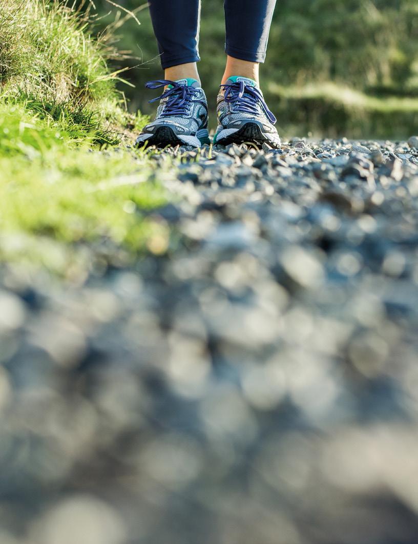 SCHUHTEST Klasse, diese Klassiker Es gibt Läufer, die schwelgen in Erinnerungen, wenn sie den Namen Asics GEL-Nimbus hören. Oder Brooks Glycerin.