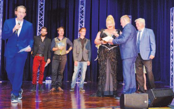 8 Aktuelles aus Hannover Entertainerin Daphne de Luxe holt die begehrte St. Ingberter Pfanne nach Hannover Die St.
