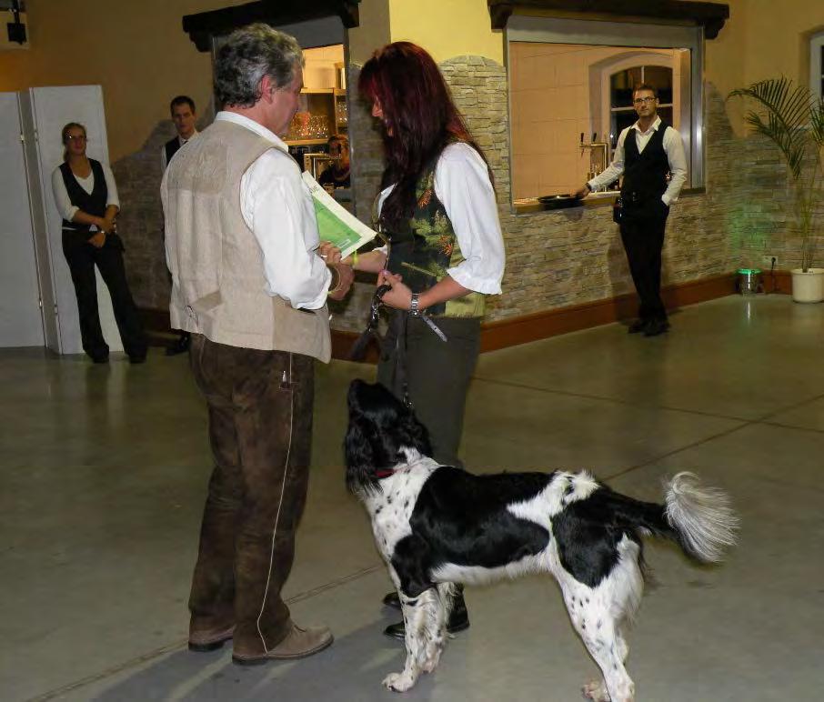 Bester Wasserhund bei der vw Arbeit wurde Hexe zum Berge, die von Petra Schosser vorgestellt