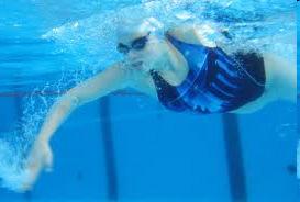 C) Antriebe beim Schwimmsport Beschleunigung ruhender Wassermassen Das konventionelle Antriebskonzept Antriebswirkung der Schwimmbewegung auf Grund von beschleunigten Wassermassen durch die