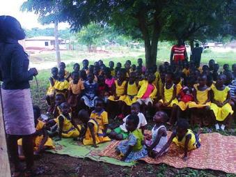 Kindergarten Brahoho Für 113 Kinder in dem Dorf Brahoho in der Brong Ahafo Region fand das Lernen unter extremen