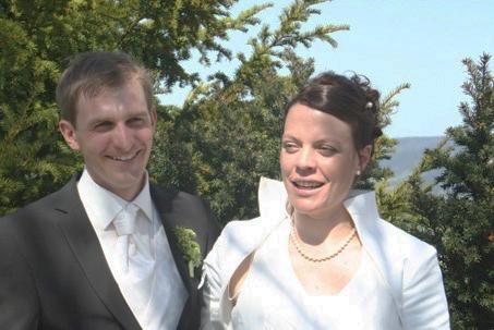 Wir gratulieren zur Hochzeit Am Samstag, 28. April 2012, schloss unsere neue PGR-Mitarbeiterin, Simone Eberle (geb.