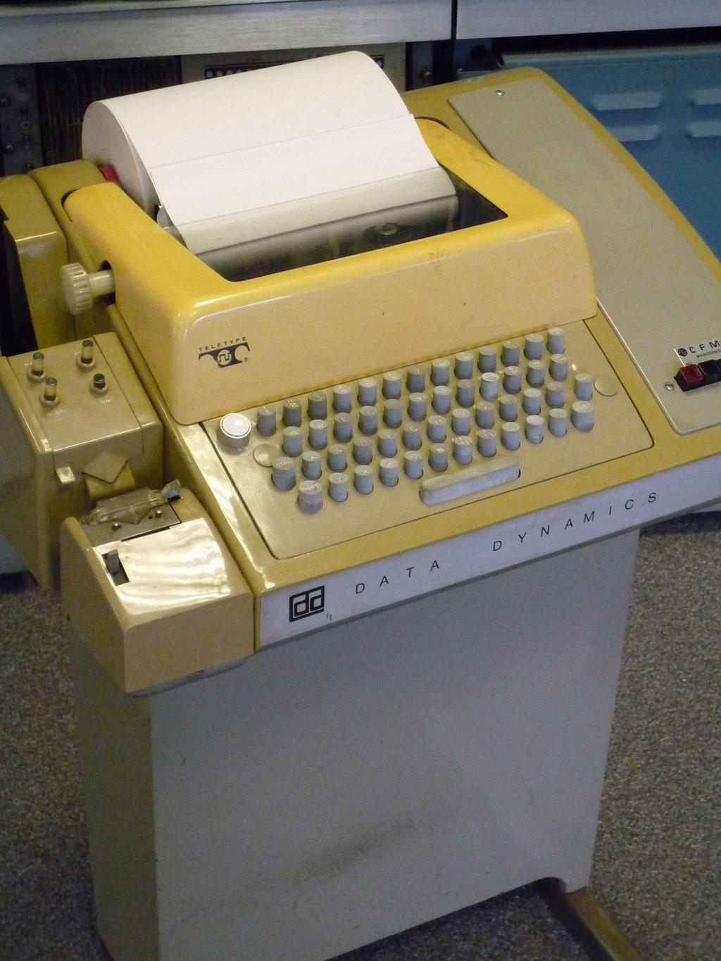 ed MÜNSTER vim 6 /25 Entwickelt 1971 von Ken Thompson in Assembler Noch heute auf (fast) jedem Unix-System installiert Ein damals