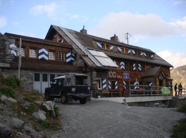 Treffpunkt das Madlener-Haus 1986m auf der Bielerhöhe Nachdem unser Guide Heinz den Rucksacktransport auf die Hütte organisiert