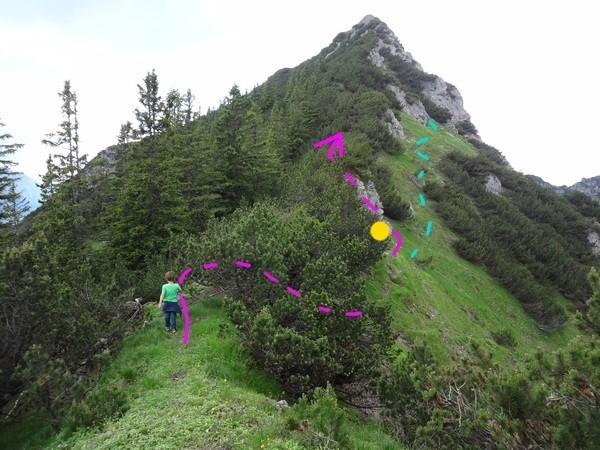 Man steigt im mittleren Bild rechts runter und nach dem Felsen im rechten Bild