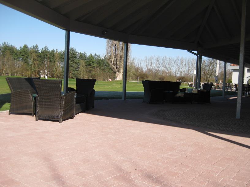 3. Einweihung der neuen Clubhaus-Terrasse mit Überdachung Im Rahmen unseres Saisoneröffnungsturnieres 20 Jahre 1. Golf Club Fürth am 01.