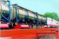 Maßnahmen an der Quelle, Beispiel KTLG Beispiel : Komponententräger Leiser Güterzug KTLG der DB 1996 Drehgestellschürzen Scheibenbremsen Radabsorber Niedrige gleisnahe
