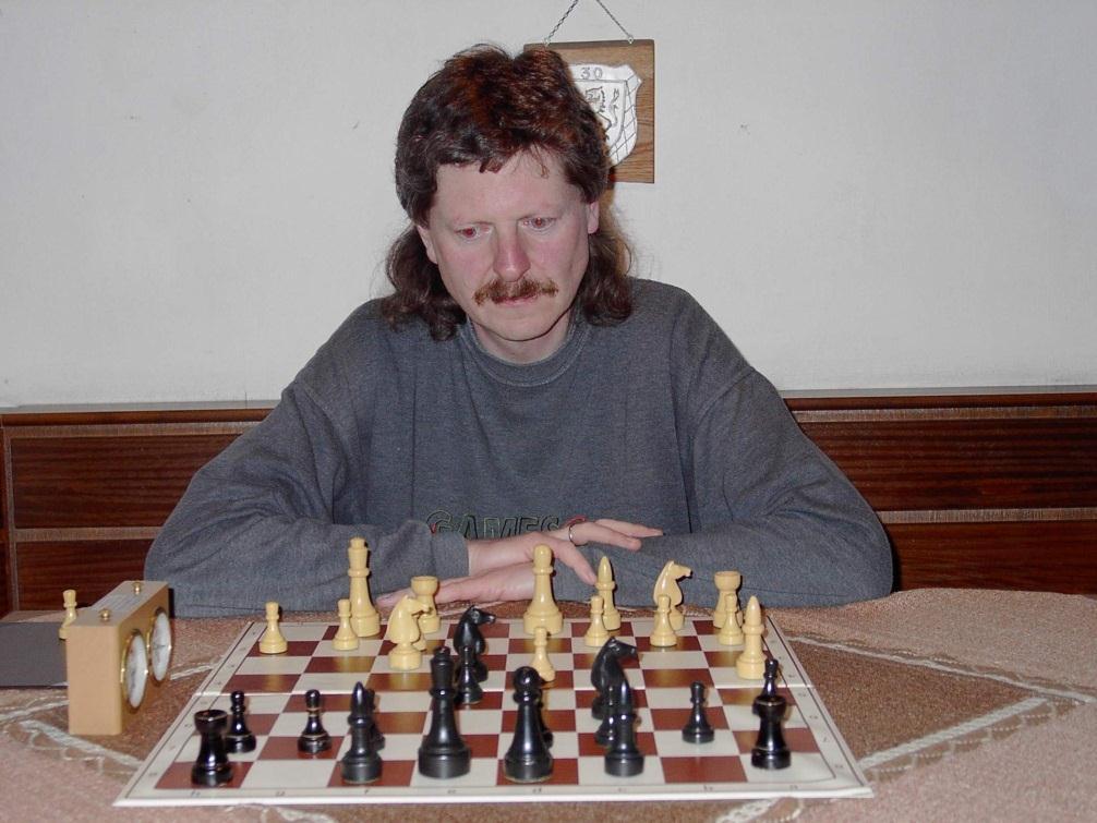 Erinnerung an Wolfgang Hauernherm Position nach 42.De6+ 43.f5 gxf5 44.Txf8 Lxf8 45.c7 h4 46.Dc6 (D) Das ist nicht der beste Zug! 23. Dxc3 24.Dxb7 Tf8 25.e5 Dxc4 26.h4 h6 27.Dxc6 oder 23. Te8 24.
