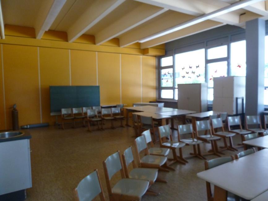 3 Übersicht der Objekte vor der Sanierung 12 Abbildung 10: Filmraum in der Grundschule in Bad Rappenau vor dem Umbau 3.
